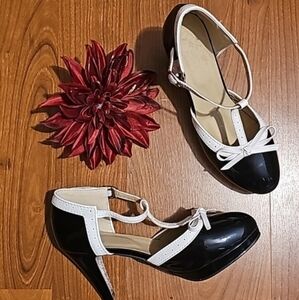 RETRO PINUP Two Toned T Strap Heels Size 9